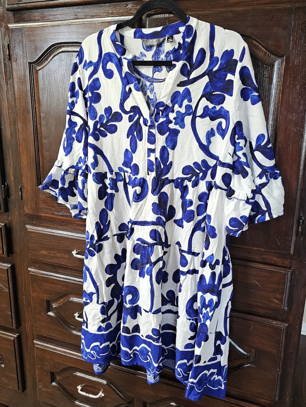 Mlle Gabrielle Blue and White Floral V-Neck Plunge Mini Dress Elegant Casual